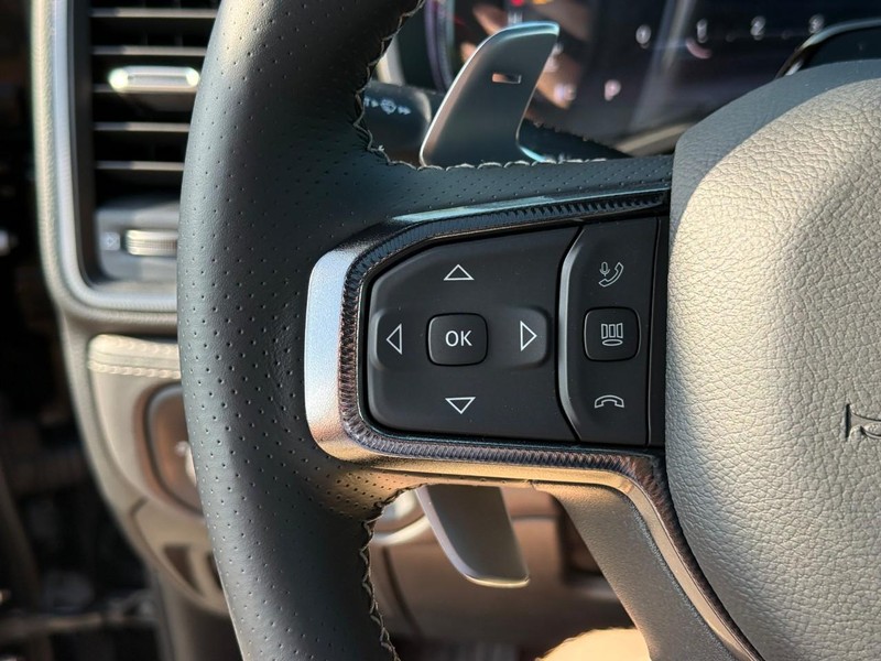 Ram 1500 Vehicle Full-screen Gallery Image 10