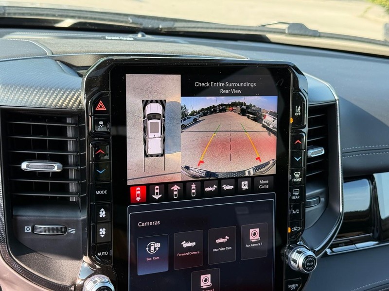 Ram 1500 Vehicle Full-screen Gallery Image 12