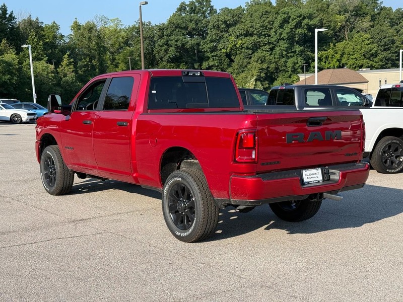 Ram 2500 Vehicle Full-screen Gallery Image 3