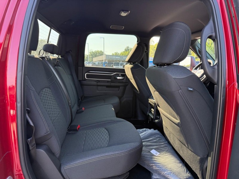 Ram 2500 Vehicle Full-screen Gallery Image 5
