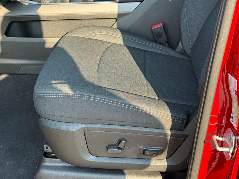 Ram 2500 Vehicle Full-screen Gallery Image 7
