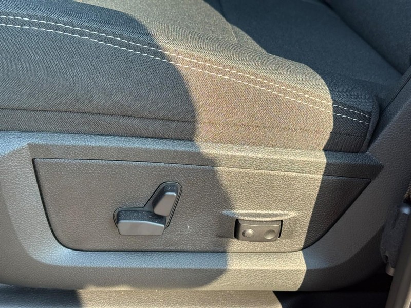 Ram 2500 Vehicle Full-screen Gallery Image 8