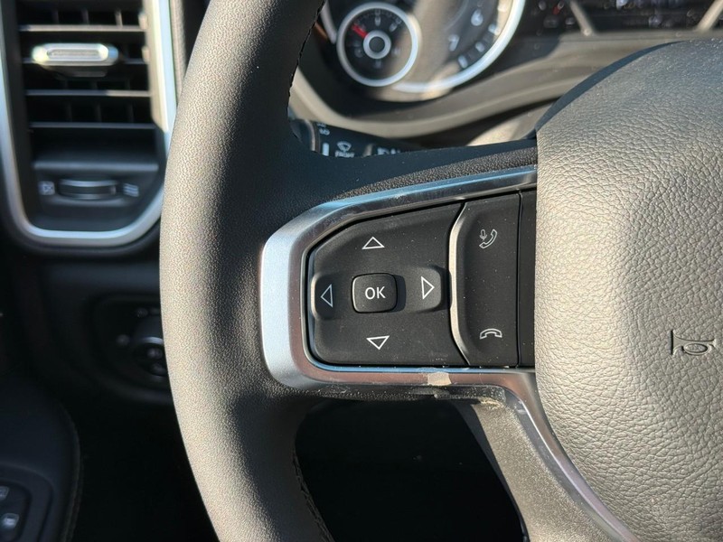 Ram 2500 Vehicle Full-screen Gallery Image 9
