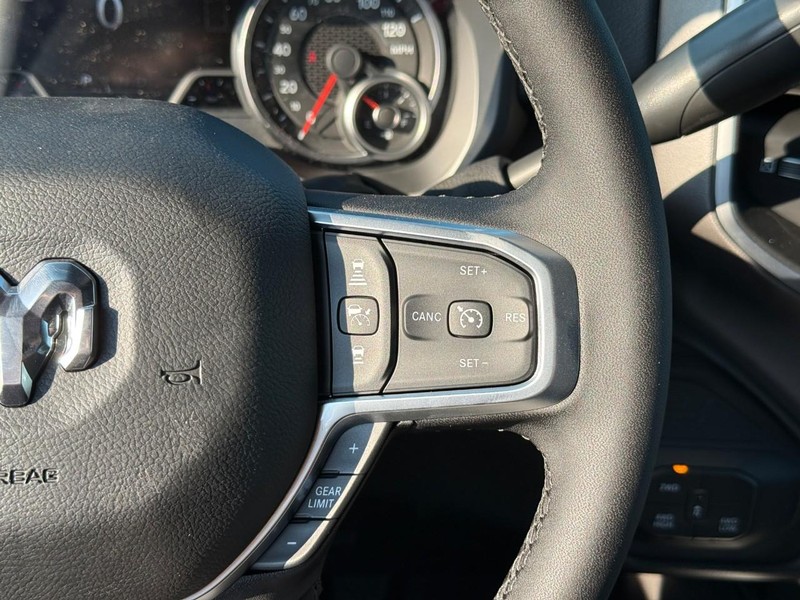Ram 2500 Vehicle Full-screen Gallery Image 10