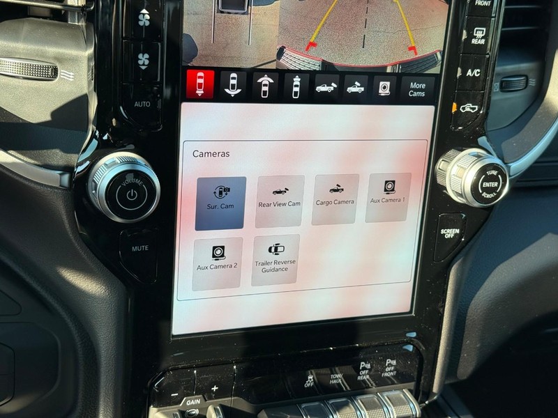 Ram 2500 Vehicle Full-screen Gallery Image 13