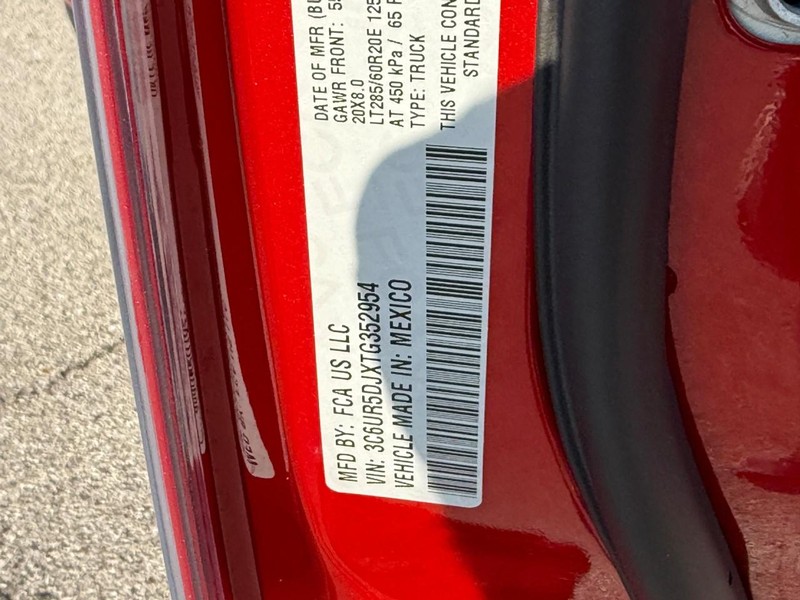 Ram 2500 Vehicle Full-screen Gallery Image 14