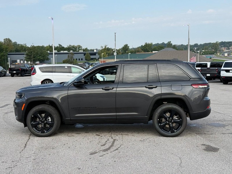 Jeep Grand Cherokee Vehicle Image 03