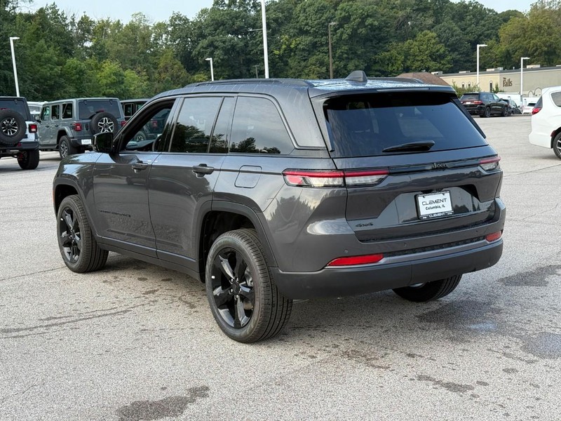 Jeep Grand Cherokee Vehicle Image 04