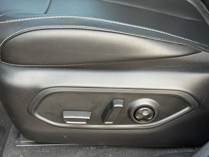 Jeep Grand Cherokee Vehicle Image 17