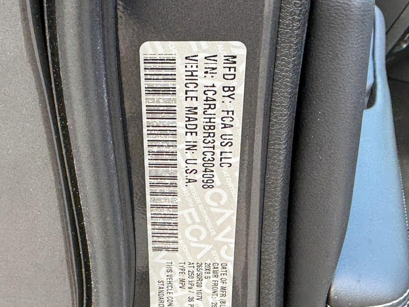 Jeep Grand Cherokee Vehicle Image 22