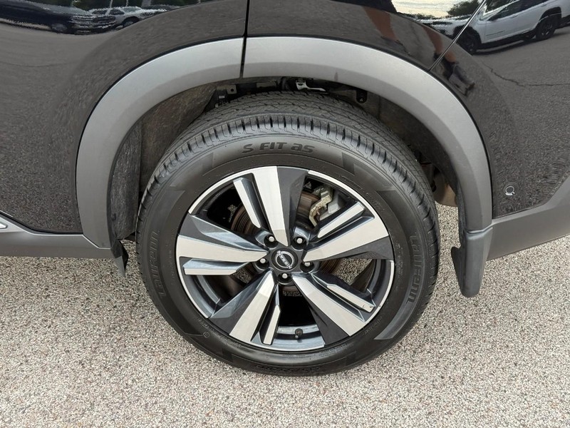 Nissan Rogue Vehicle Image 05