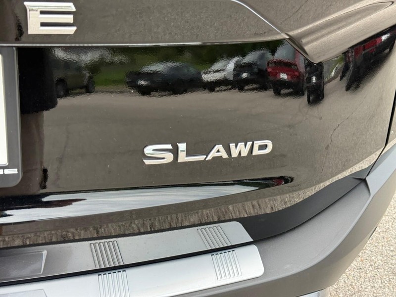 Nissan Rogue Vehicle Image 07