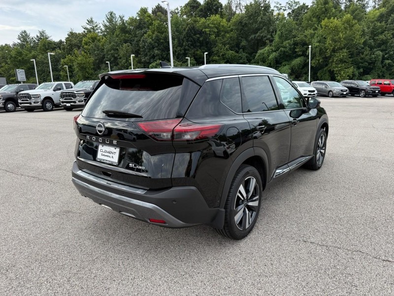 Nissan Rogue Vehicle Image 11