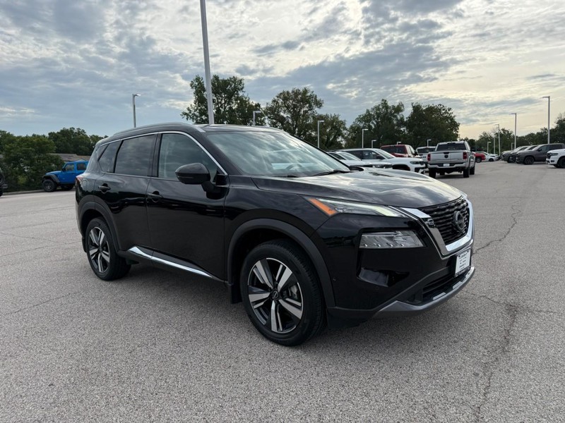 Nissan Rogue Vehicle Image 12