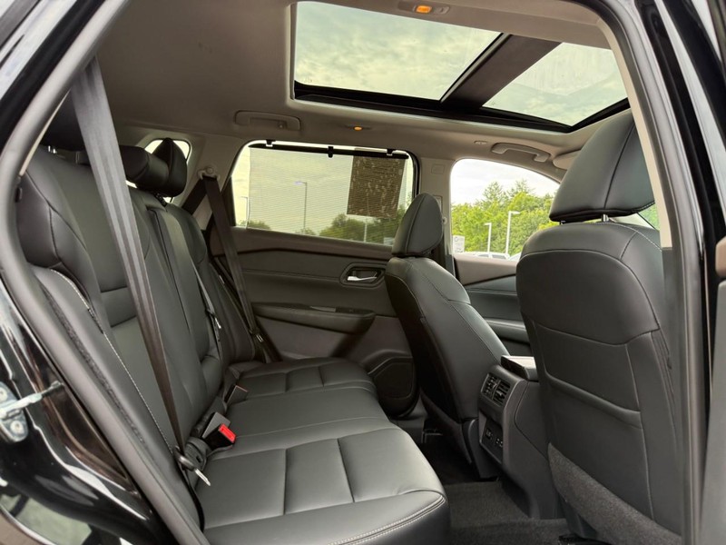 Nissan Rogue Vehicle Image 14