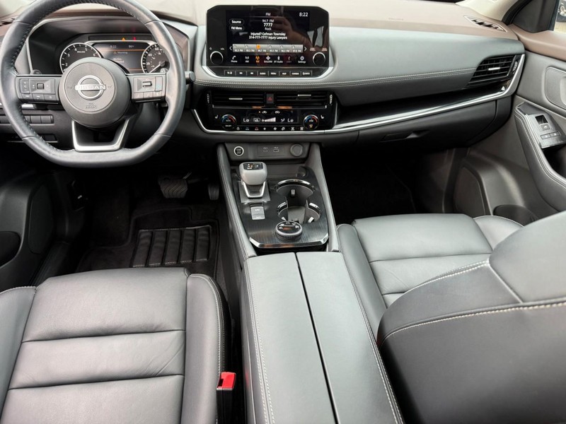 Nissan Rogue Vehicle Image 15