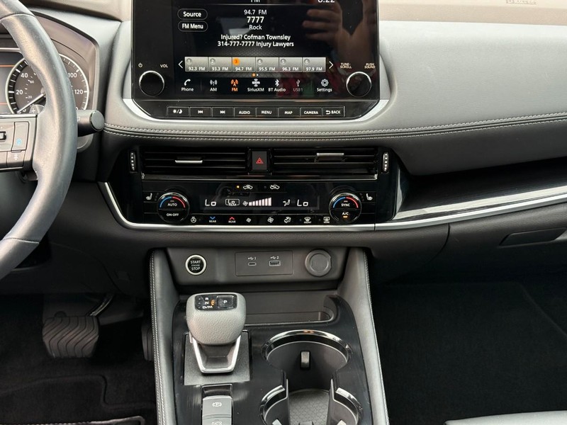Nissan Rogue Vehicle Image 18