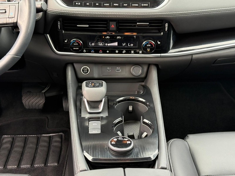 Nissan Rogue Vehicle Image 19