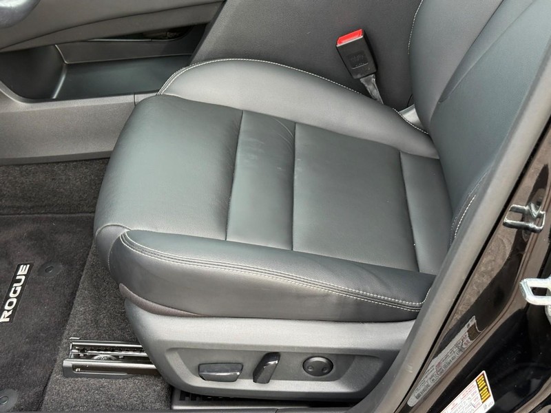 Nissan Rogue Vehicle Image 22