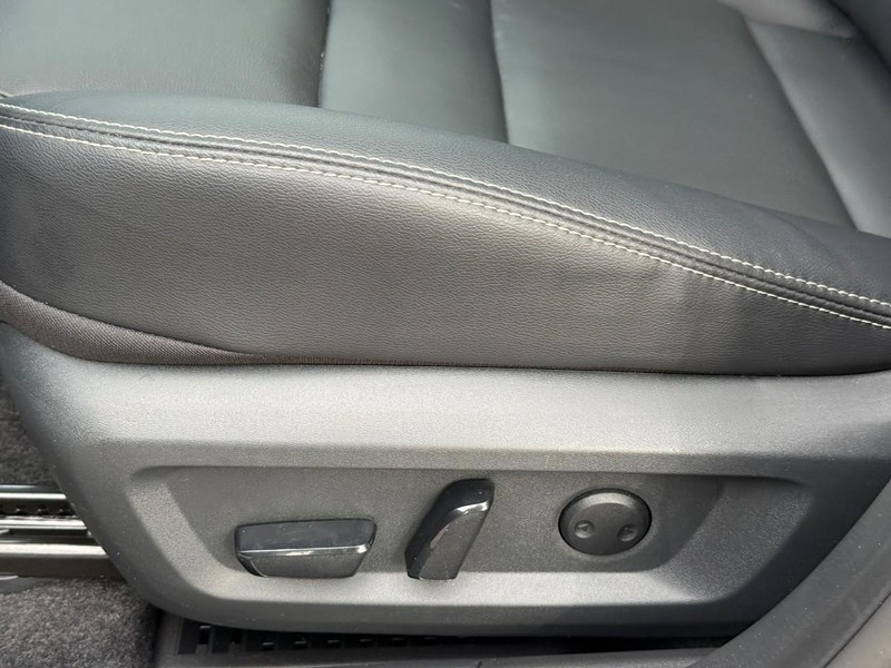 Nissan Rogue Vehicle Image 23