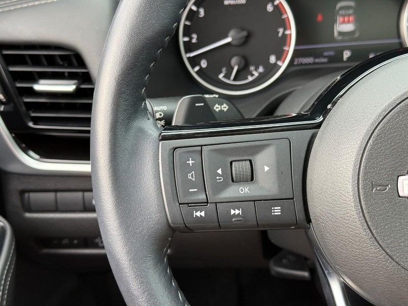 Nissan Rogue Vehicle Image 24