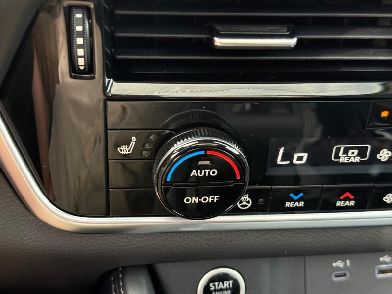 Nissan Rogue Vehicle Image 28