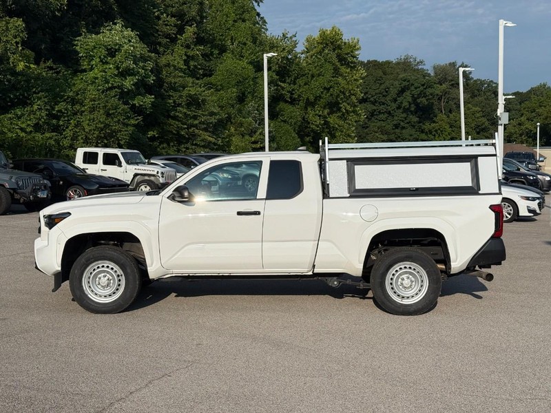 Toyota Tacoma 2WD Vehicle Image 03