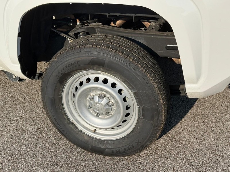Toyota Tacoma 2WD Vehicle Image 05