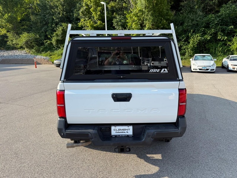 Toyota Tacoma 2WD Vehicle Image 07