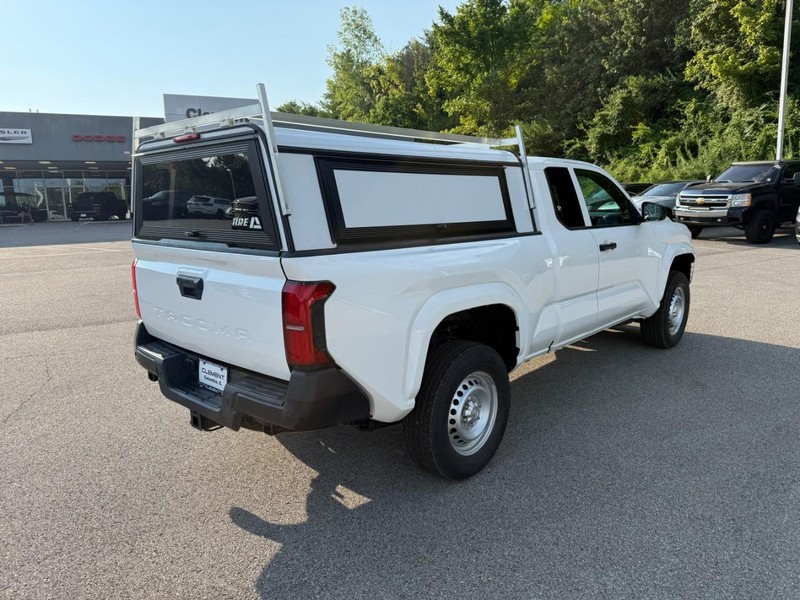 Toyota Tacoma 2WD Vehicle Image 08