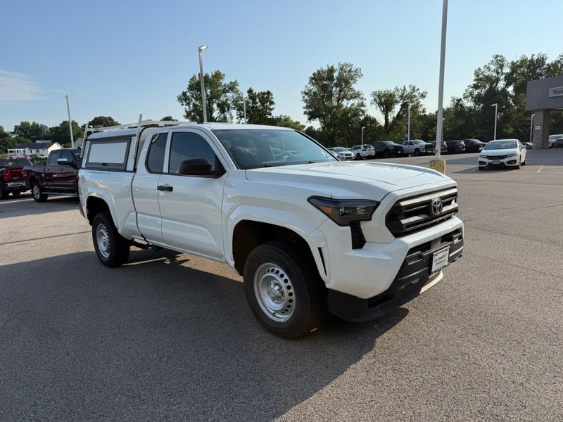 Toyota Tacoma 2WD Vehicle Image 09