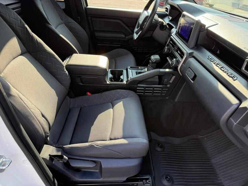 Toyota Tacoma 2WD Vehicle Image 12