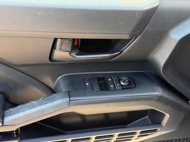 Toyota Tacoma 2WD Vehicle Image 14