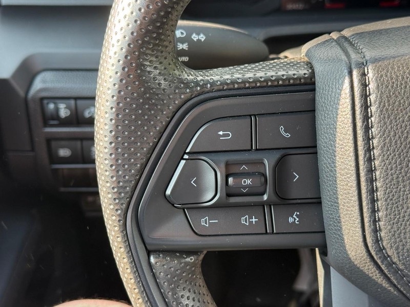 Toyota Tacoma 2WD Vehicle Image 17
