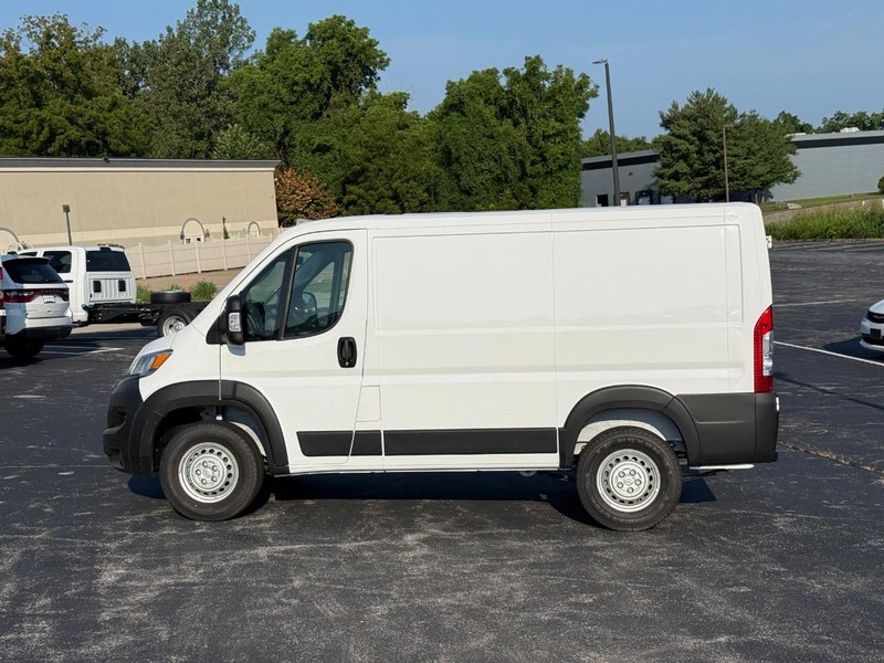 Ram ProMaster Cargo Van Vehicle Full-screen Gallery Image 2