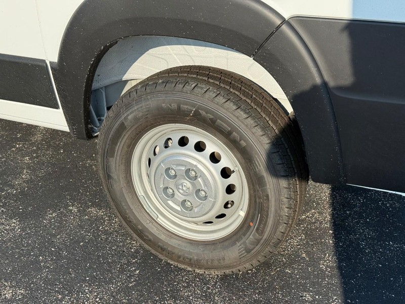 Ram ProMaster Cargo Van Vehicle Full-screen Gallery Image 4