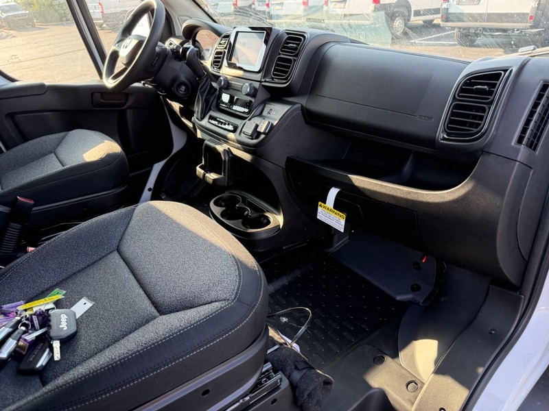 Ram ProMaster Cargo Van Vehicle Full-screen Gallery Image 7