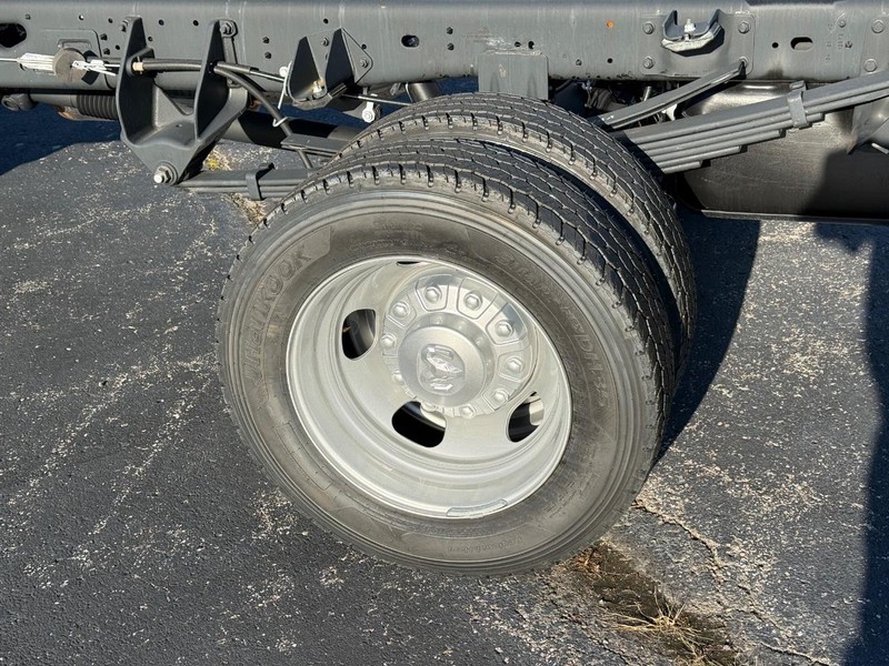 Ram 5500 Chassis Cab Vehicle Image 05