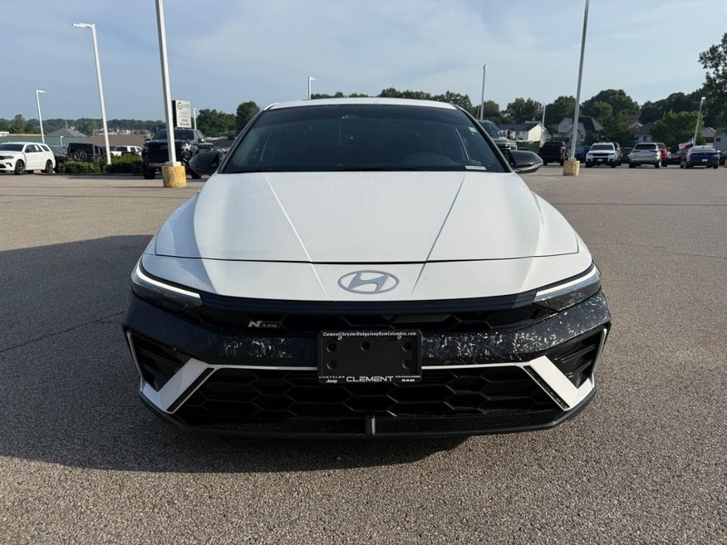 Hyundai Elantra Vehicle Image 12