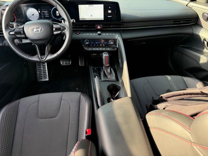 Hyundai Elantra Vehicle Image 14
