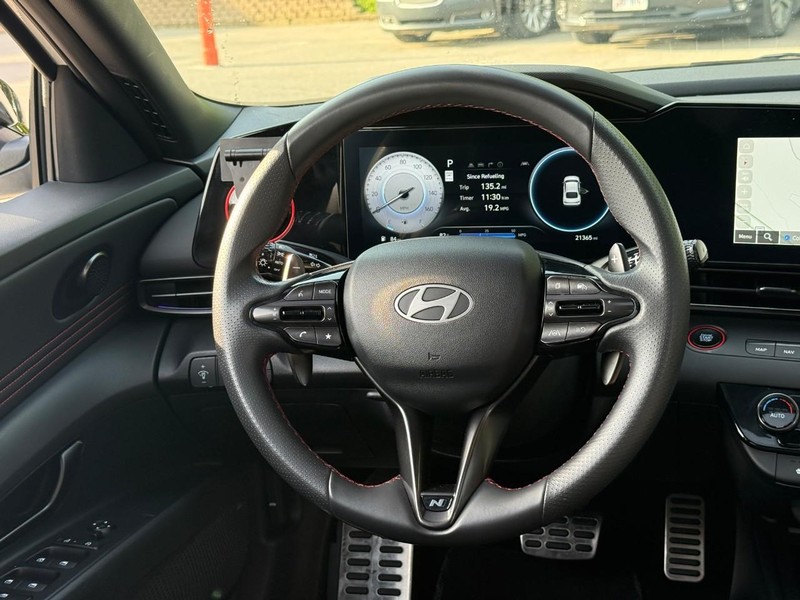 Hyundai Elantra Vehicle Image 15