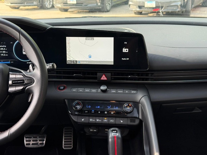 Hyundai Elantra Vehicle Image 16