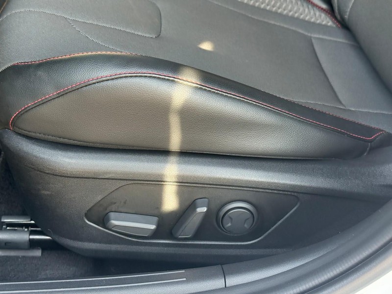 Hyundai Elantra Vehicle Image 20