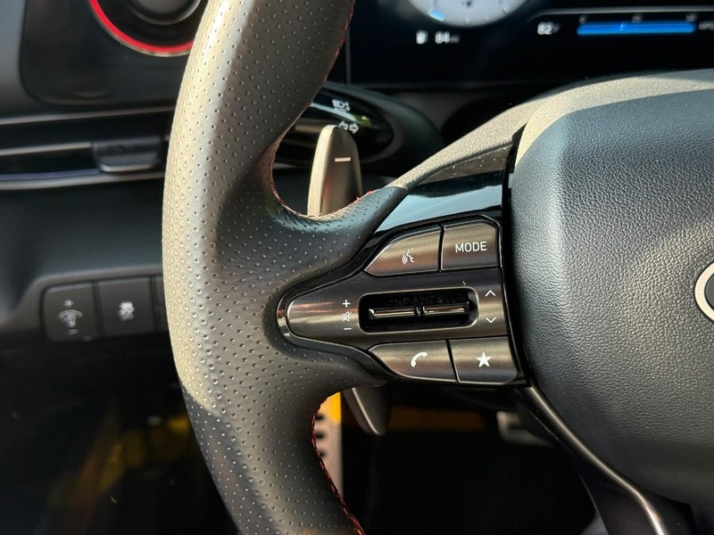Hyundai Elantra Vehicle Image 21