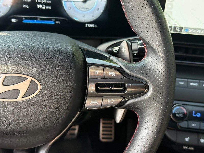 Hyundai Elantra Vehicle Image 22