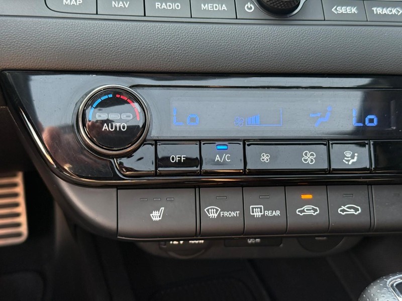 Hyundai Elantra Vehicle Image 25