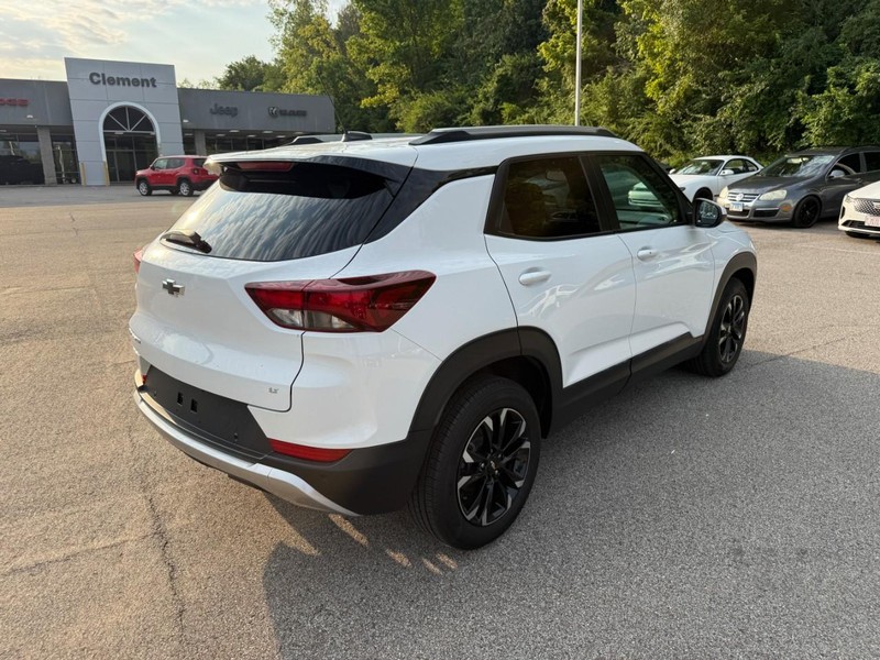 Chevrolet TrailBlazer Vehicle Image 11