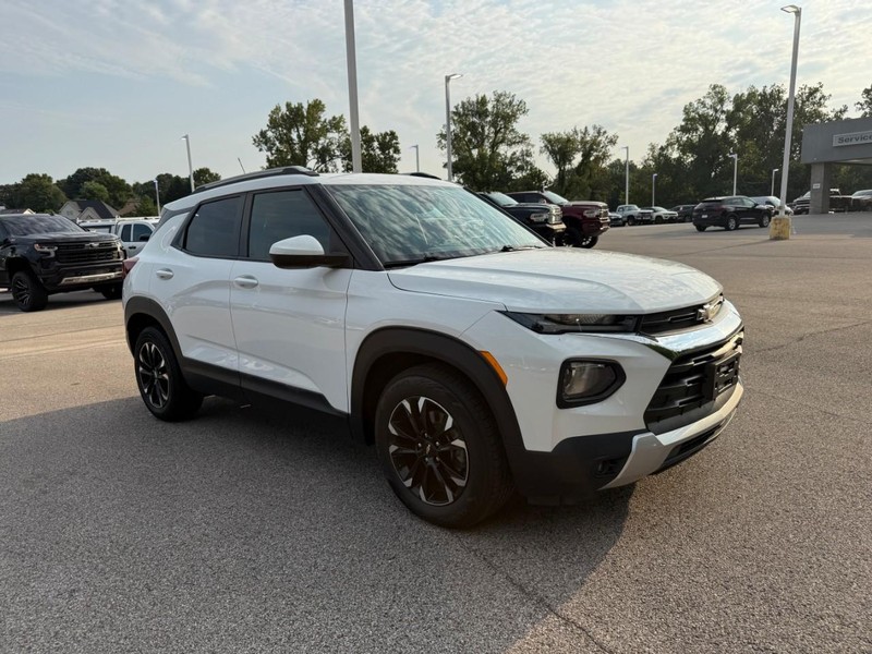 Chevrolet TrailBlazer Vehicle Image 12