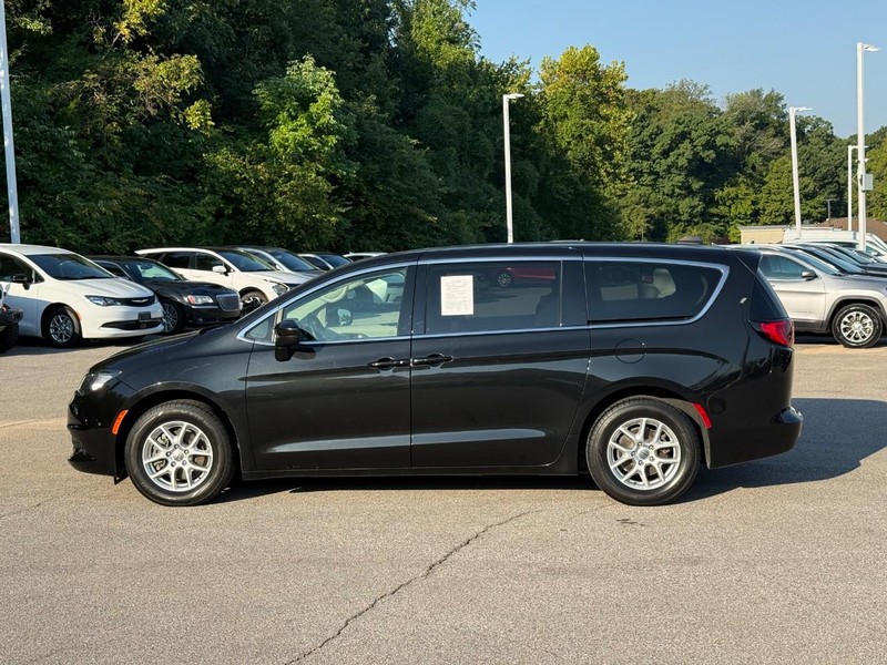 Chrysler Voyager Vehicle Image 03
