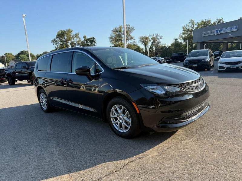 Chrysler Voyager Vehicle Image 11